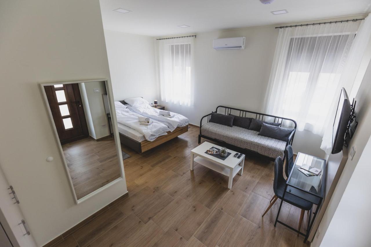 Vila Guliver Palić Buitenkant foto